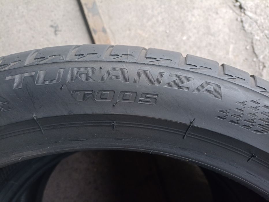 2 anvelope de vara Bridgestone 255/40 R21 dot 1822