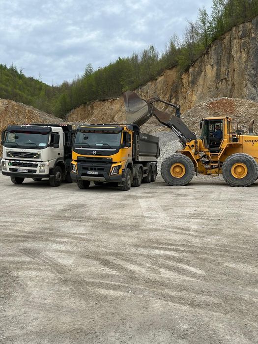 Închiriez Buldoexcavator și Camioane 8x4
