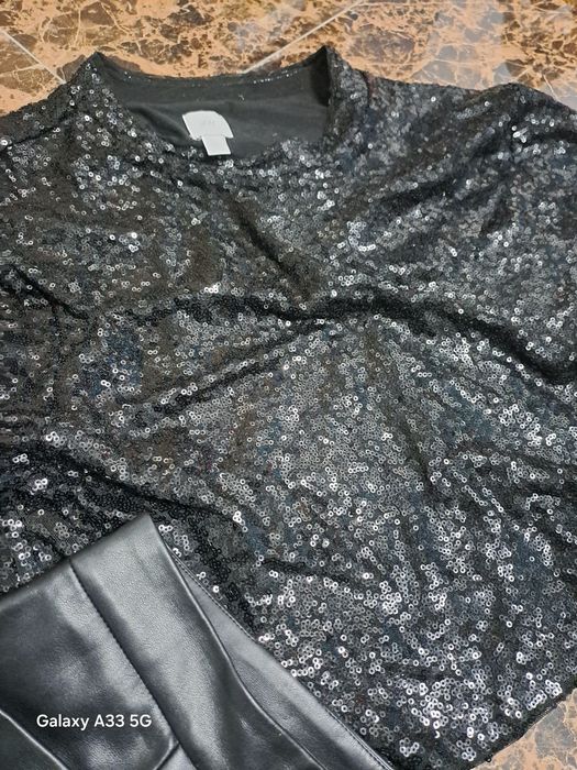 Seta dama pantaloni de piele și top cu paiete