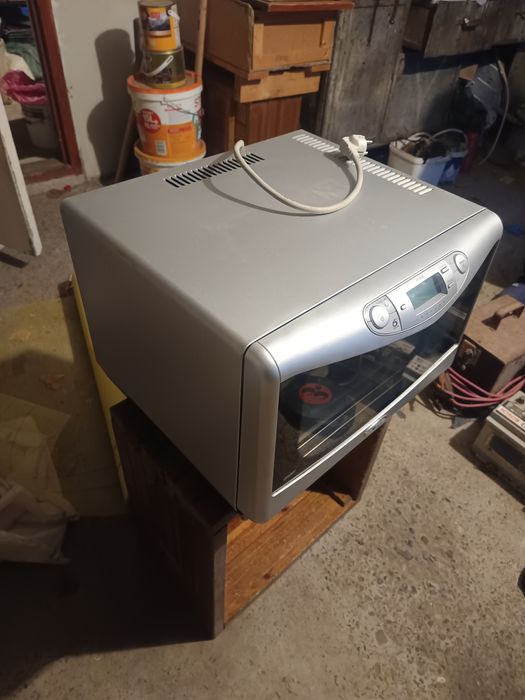 Cuptor microunde nou profesional cu grill, whirlpool jt356 cu display.