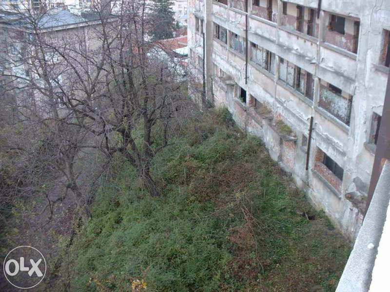 Сграда на 4 етажа в идеалния център на Габрово с РЗП 2100кв. м.