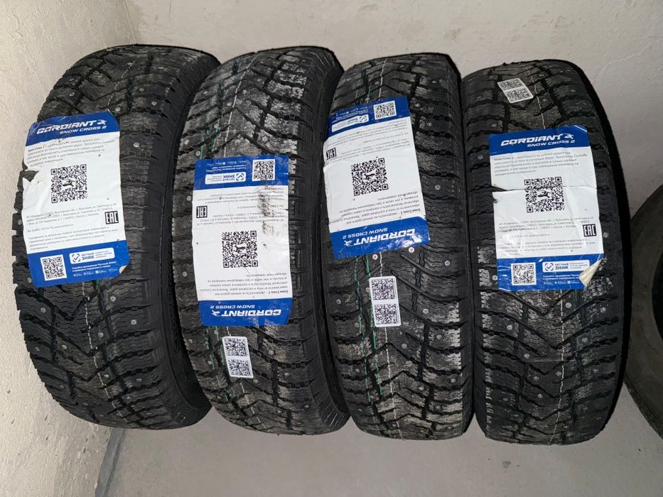 Продам новые зимние шипованые шины