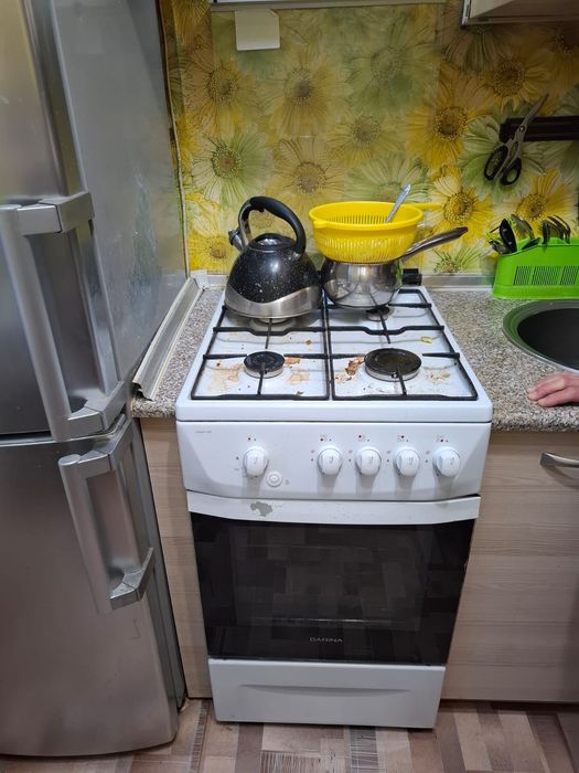 Продаю рабочую газ плиту срочно!