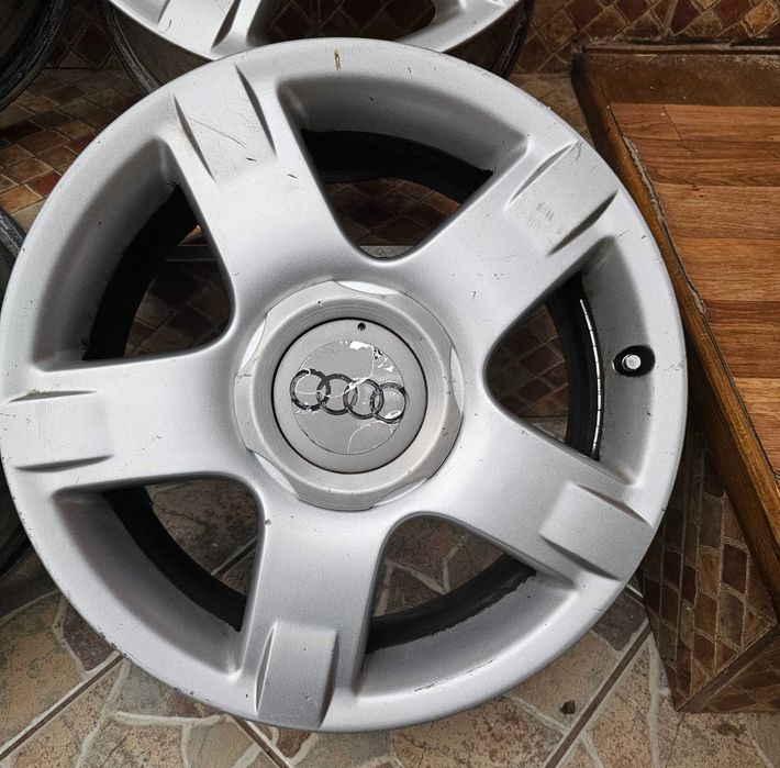 Vând jante de aliaj pentru audi