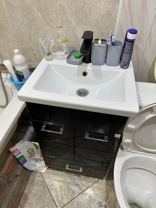 Тумба с умывальником в ванную комнату