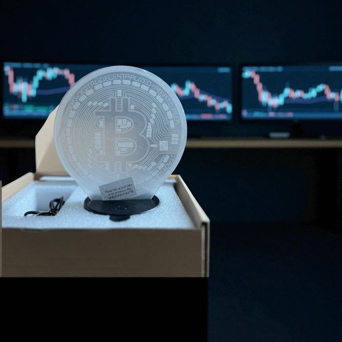 Lampa Bitcoin 3D cu telecomanda - ilumimare RGB muticolor, editie prm