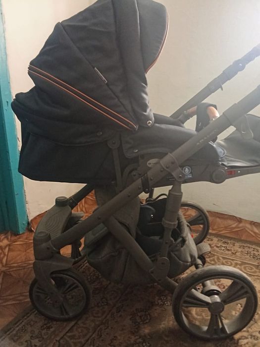 Коляска б/у в отличном состоянии