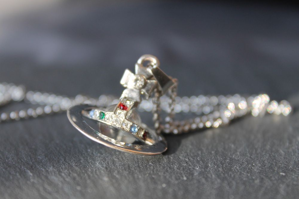 Подвеска Vivienne westwood и зажим для денег галстука Louis Vuitton