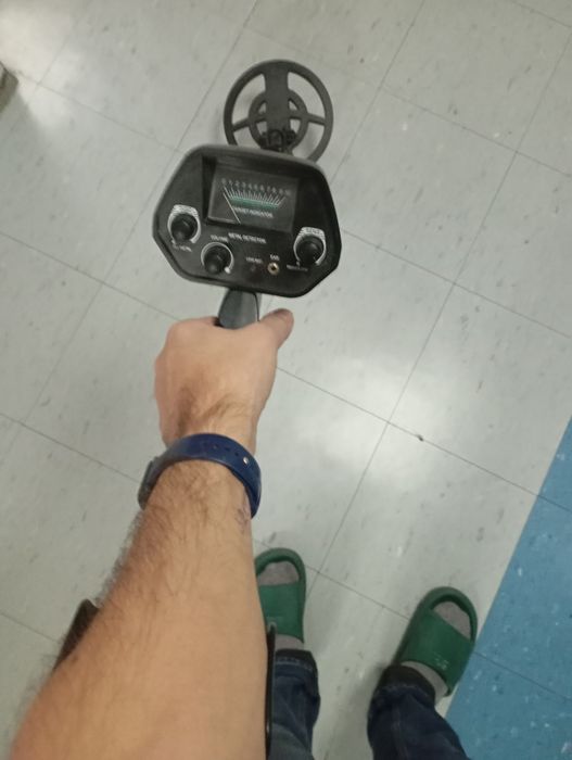 Металлоискатель и много аккумуляторов