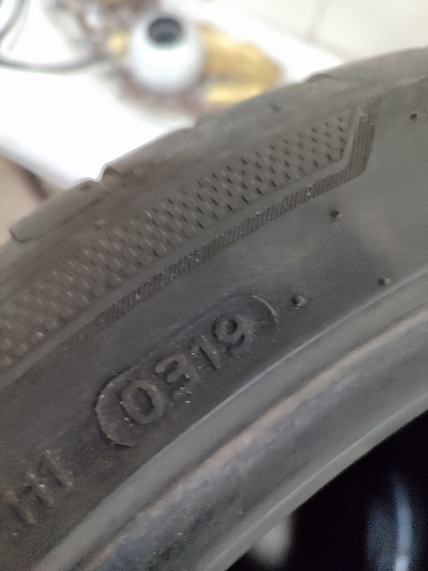 2бр.Гуми Hankook 235 40 18
