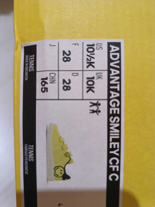 Маратонки Adidas.