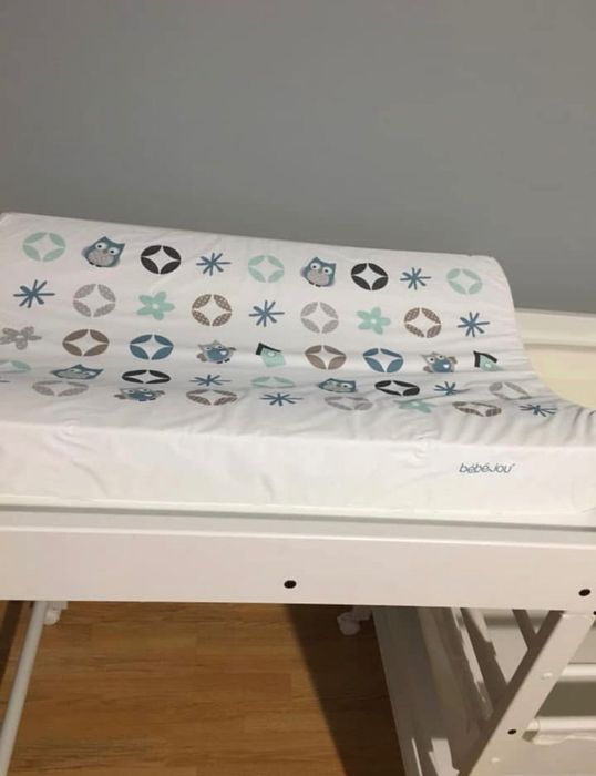 Vând măsuță de înfășat 2 în 1