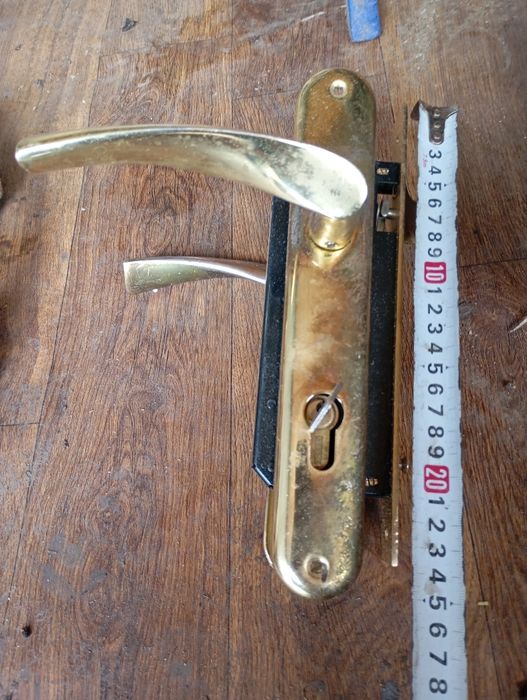 Продам замок на входную дверь