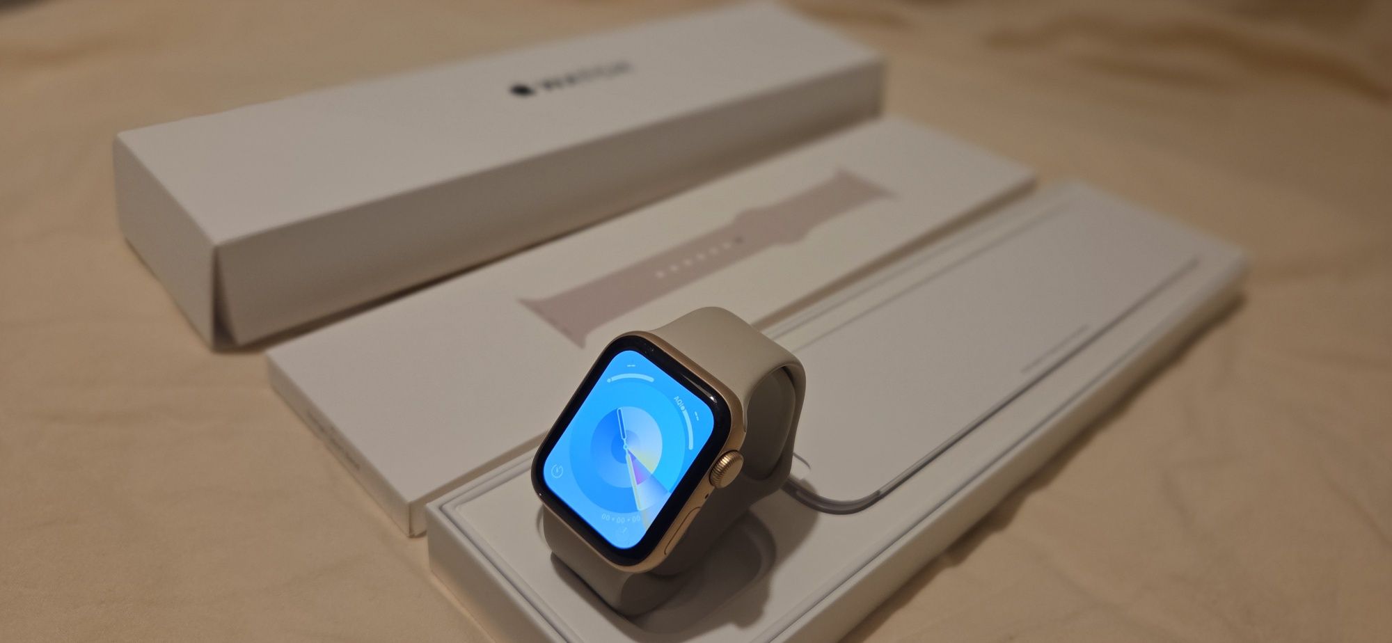 Apple Watch SE 40mm- намалена цена