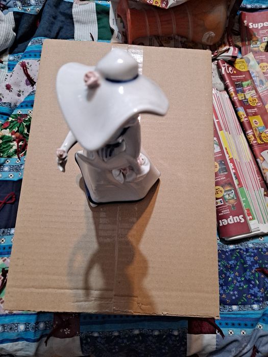 Figurine era comunista.