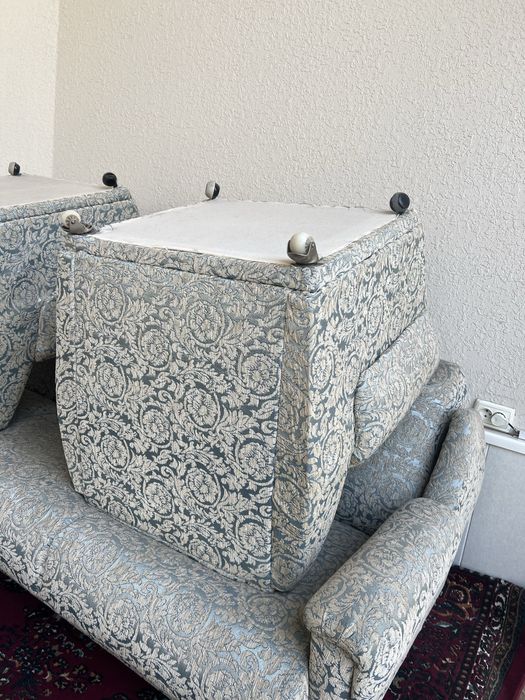 Материальное кресло