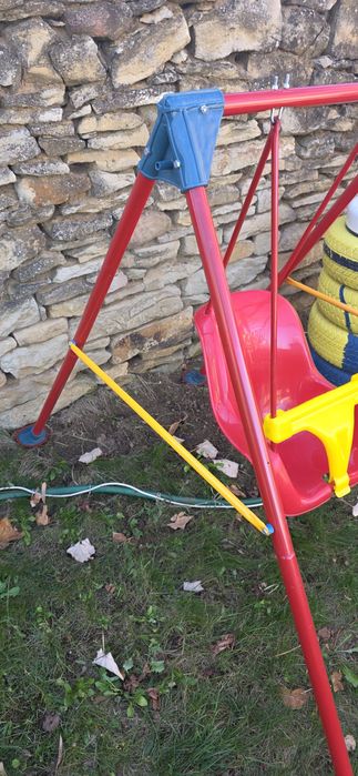 Детска люлка ,метална рамка, пластмасова седалка