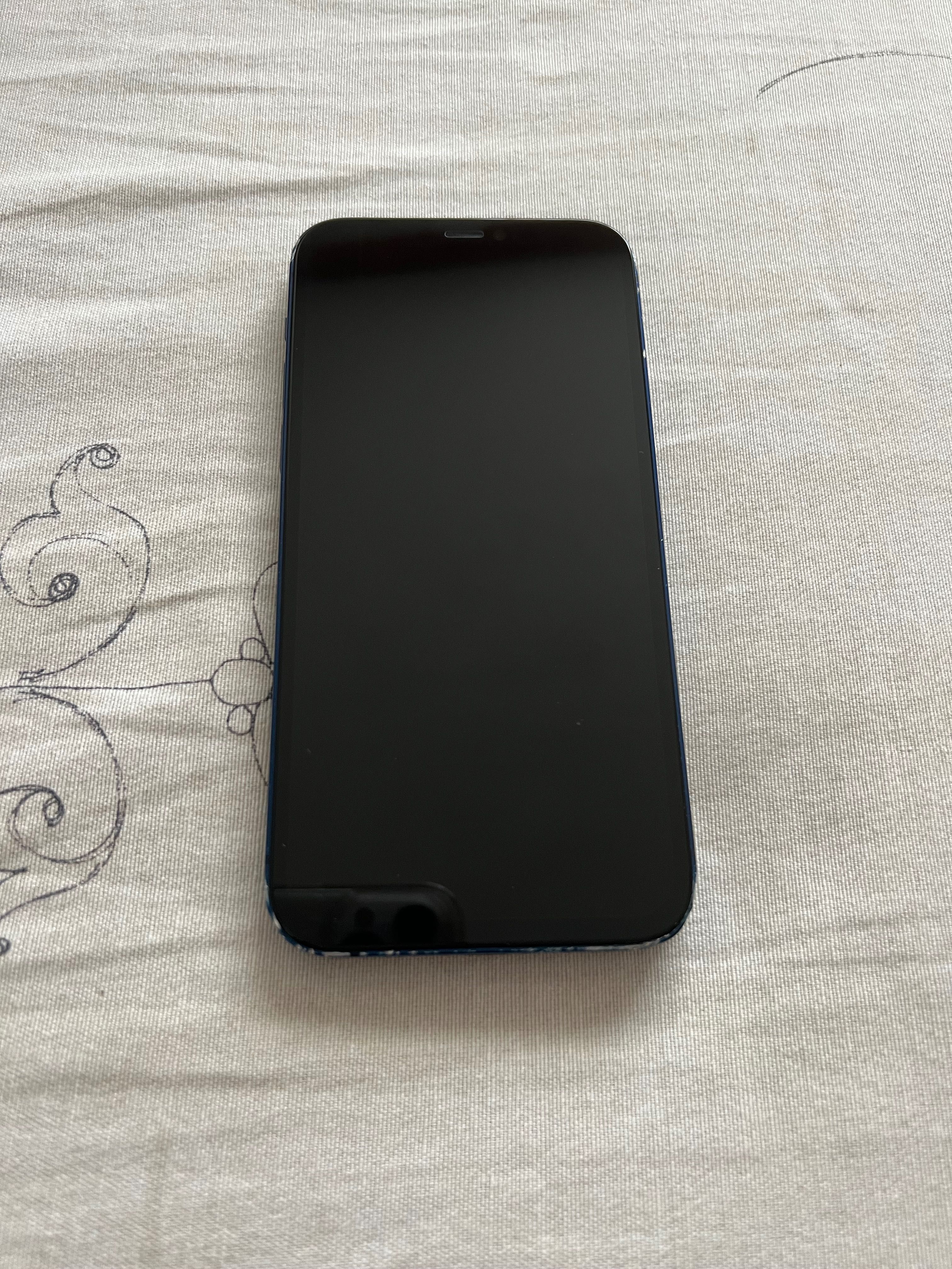 Apple IPhone 12- 64GB,Blue,зарядно,не е заключен