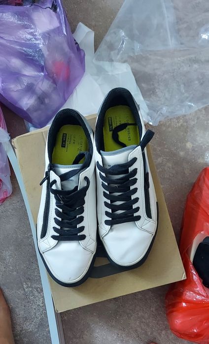 Обувь фирменная белая