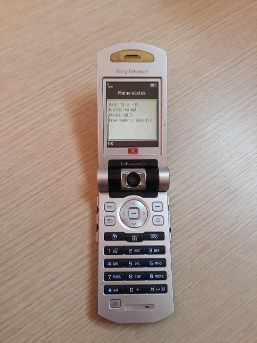 Sony Ericsson V800 in stare buna, telefon vechi de colectie, necodat