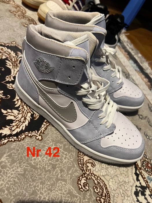 Pantofi sport noi și folosiți