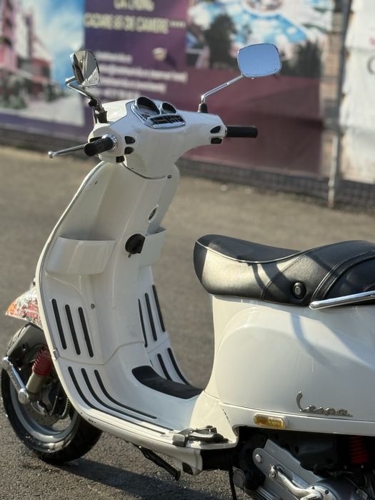 Vând Vespa S50 an 2010