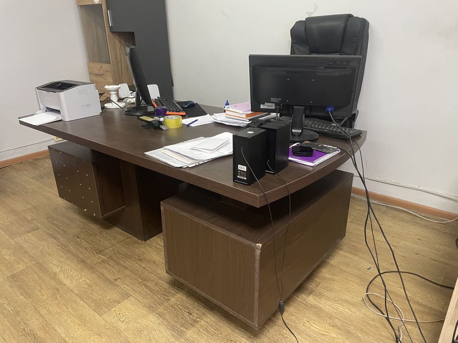 Продам стол офисный деректорский