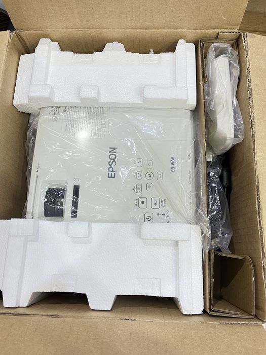 Проектор EPSON EB-W06