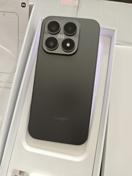 Чисто нов Xiaomi 17  16RAM/512GB Black