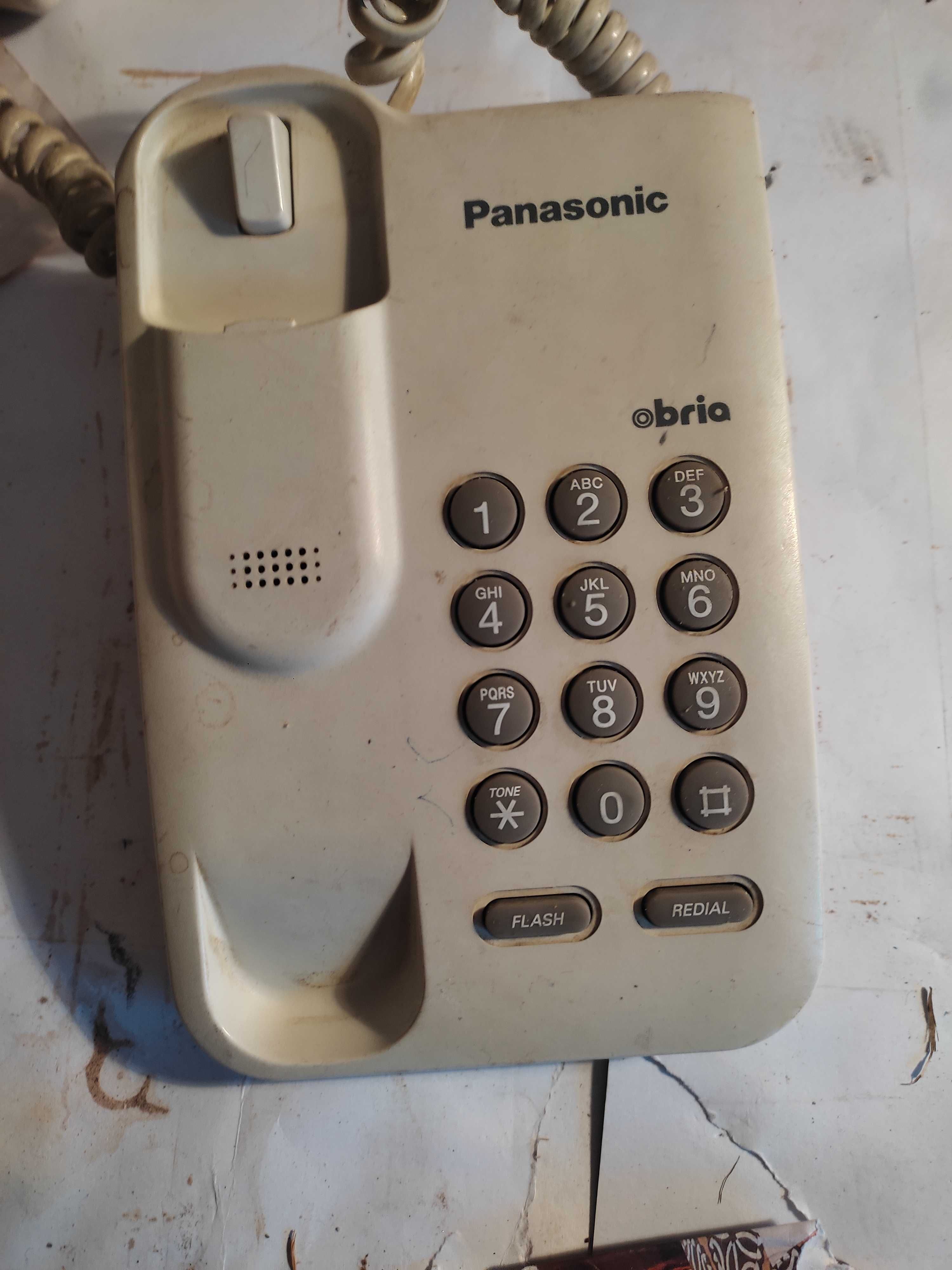 Продавам телефон с бутони "Панасоник"