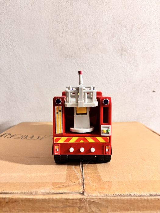 Пожарна кола с  разгъваща се стълба