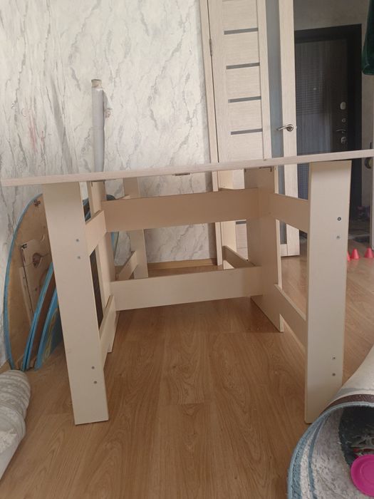 Продам раскладной стол в отличном состоянии. Срочно.