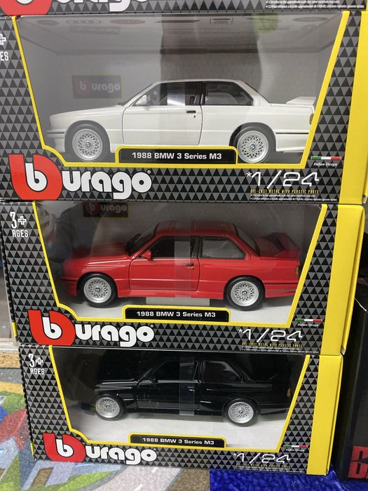 Bburago BMW 3 series M3 an 1988 roșu , alb machetă auto scara 1:24