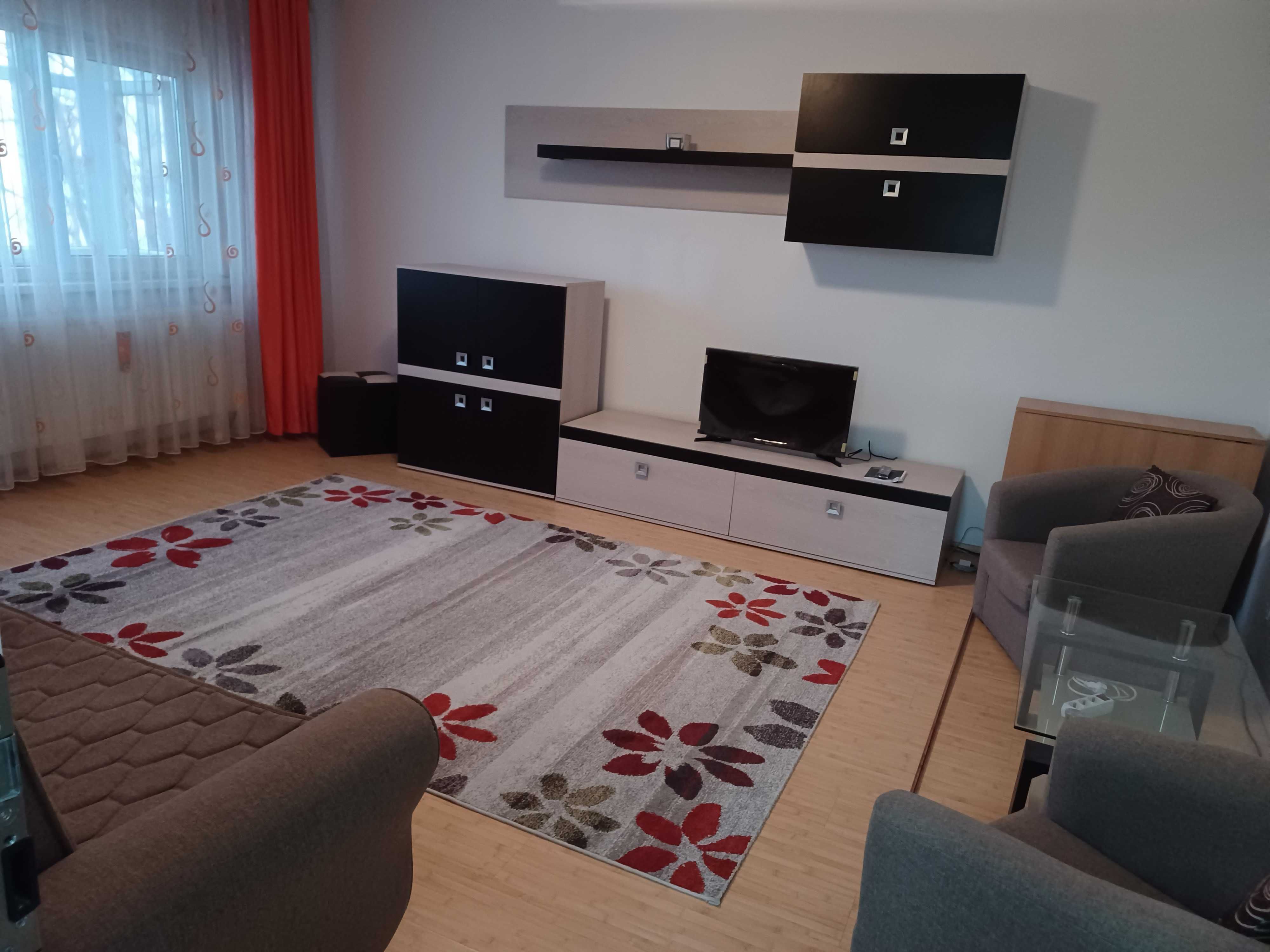 Inchiriez apartament cu 3 camere