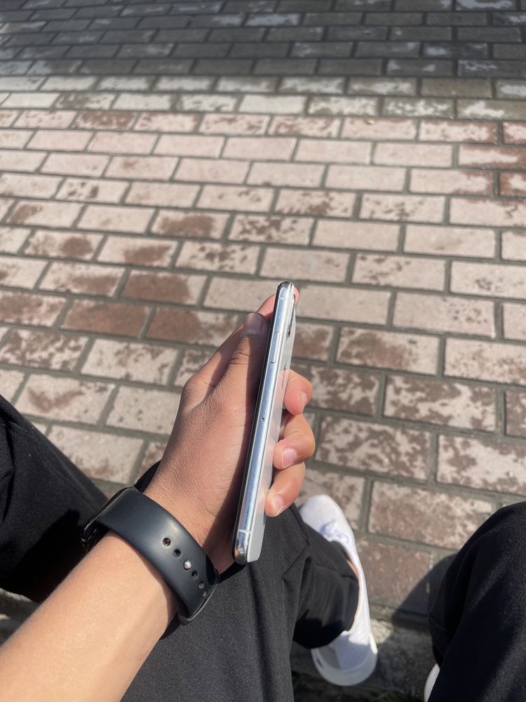 Iphone x yaxshi holatda