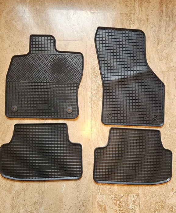 Стелки за кола RIGUM/ Rezaw plast