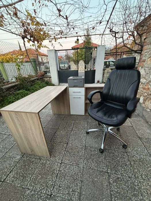 Ергономичен офис стол с люлеещ механизъм