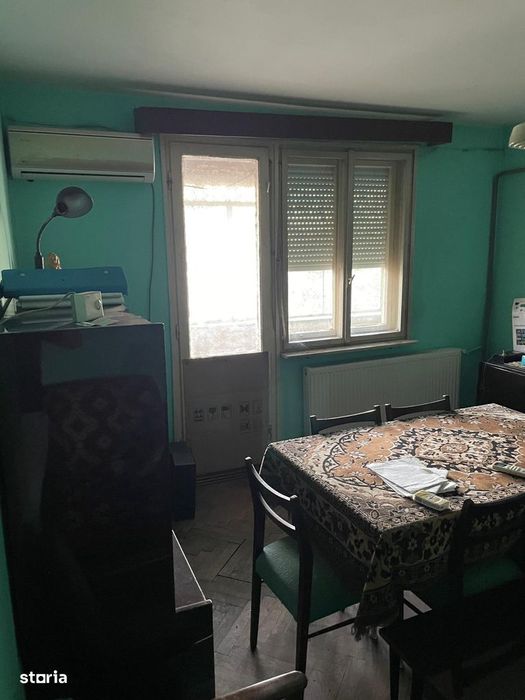 De vanzare apartament 3 camere, zona Scoala 6