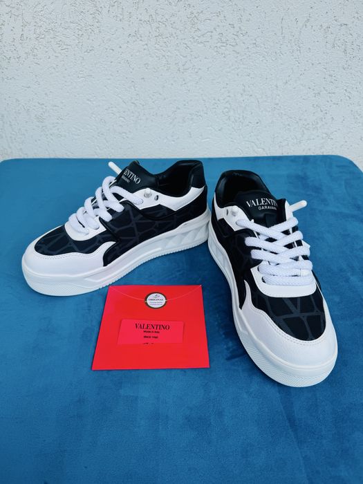 Valentino Garavani One Stud Premium Unisex