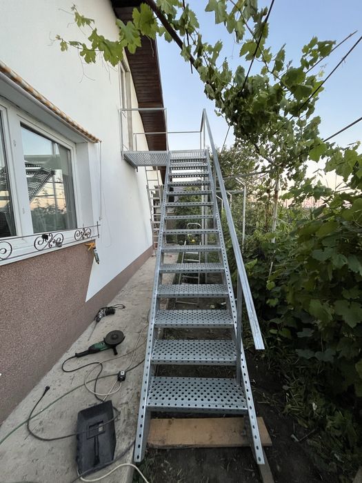 Scări metalice zincate