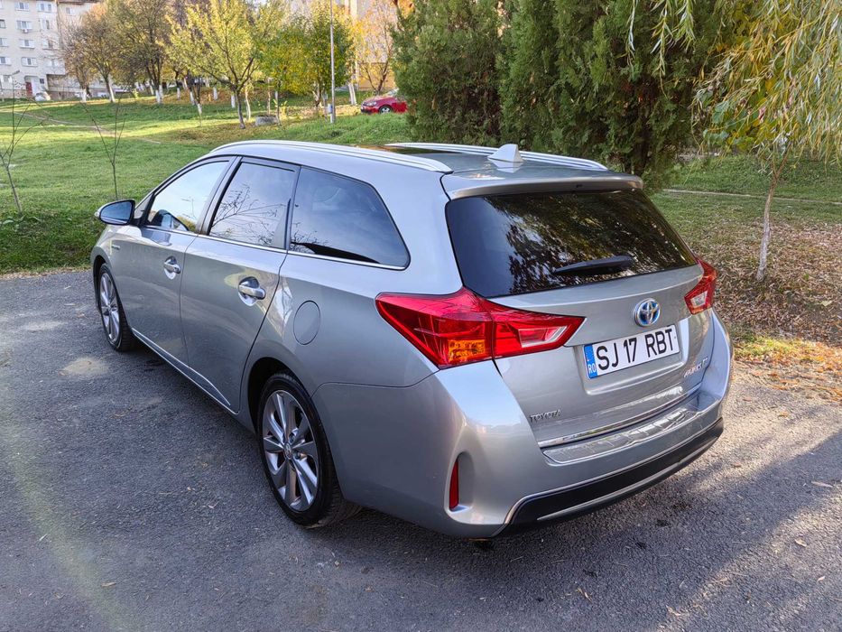 Toyota Auris Hybrid * schimb cu CHR sau Prius 4 ( ofer diferență )