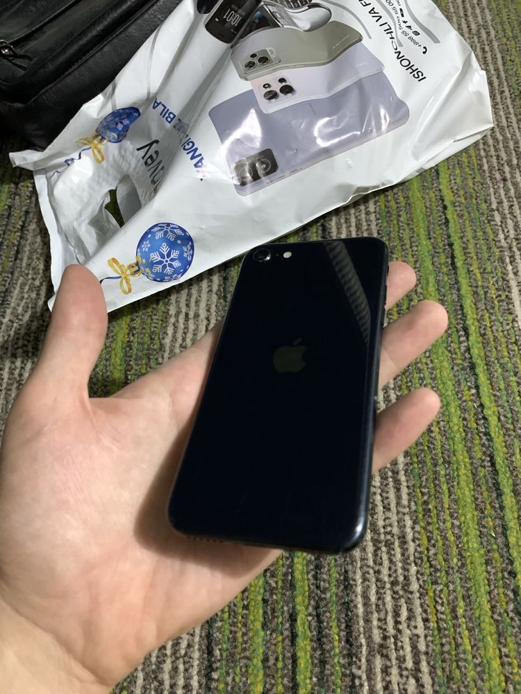 iphone SE 3.    .