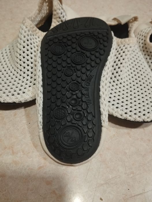 Продаю детские тапочки.