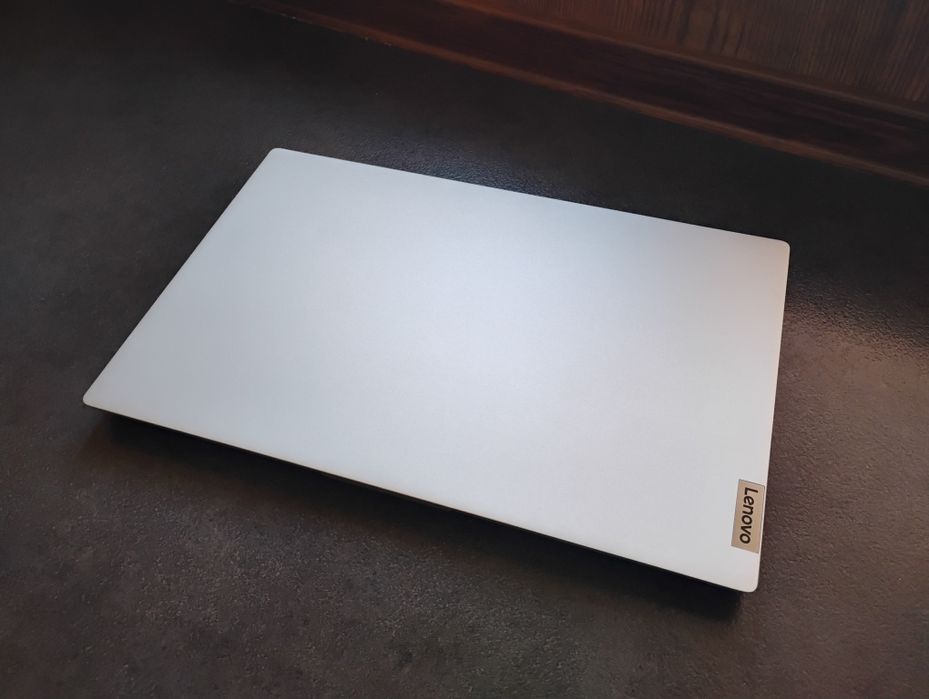 Laptop Lenovo - Ryzen 7 - 4000serie - vega 6 - 16GB