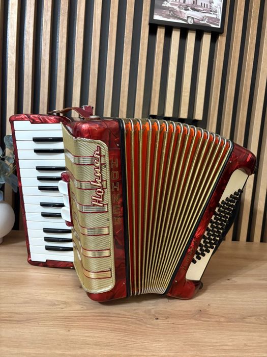Acordeon Hohner Student cu 48 de basi