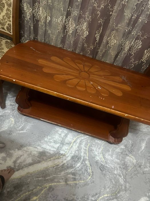 500 000 журнальный стол (160/60/55) и два стула.