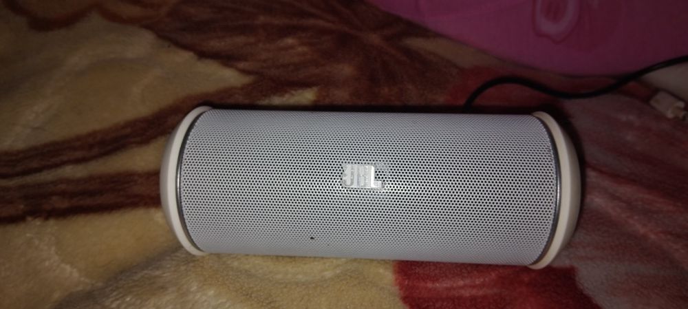 Boxă jbl Filip mi adato cineva și nam ce să fac cu ia