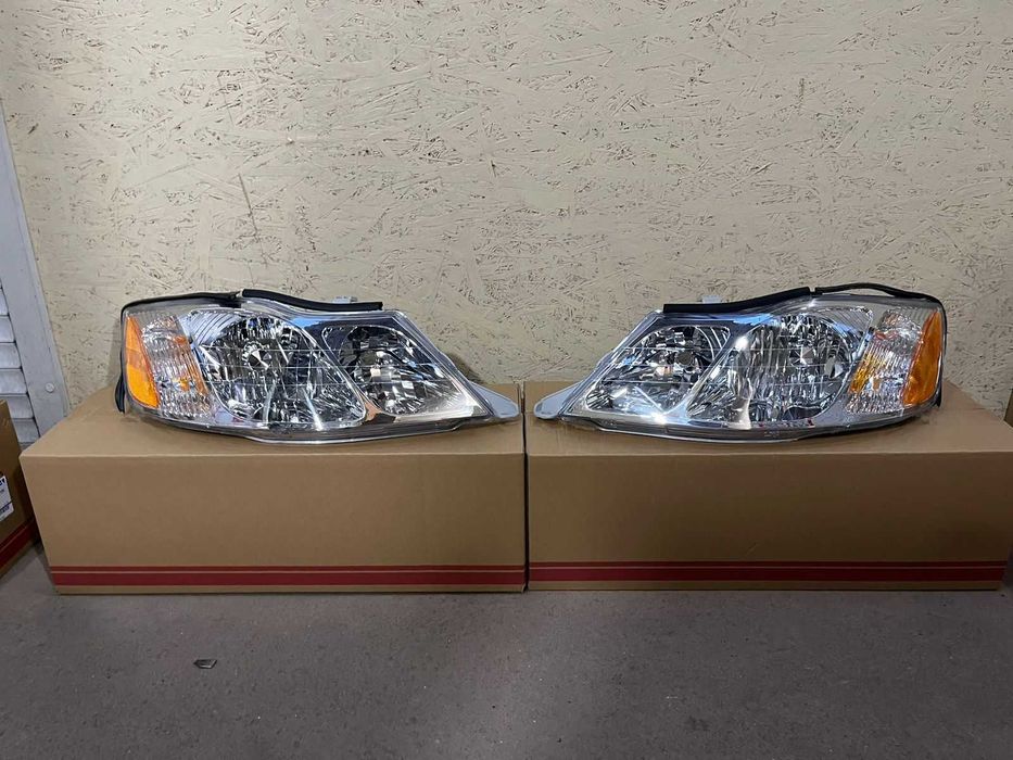 Фара на Toyota Avalon 2000- / Тойота Авалон 2004