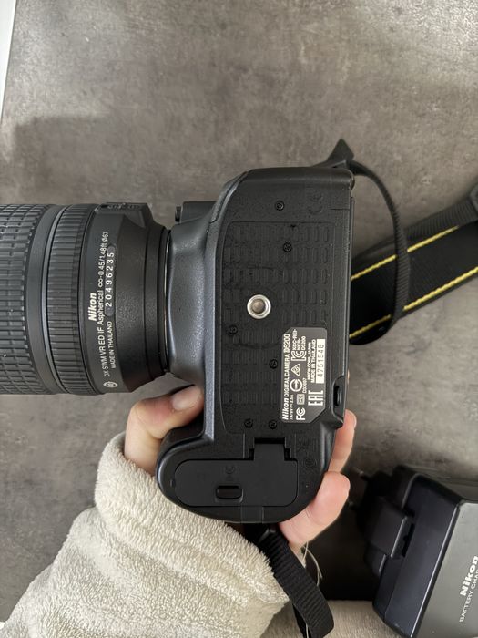 Nikon D5200 + obiectiv Nikkor 18-140mm 3.5-5.6