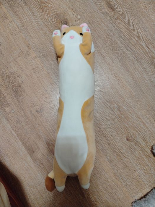 Милый игрушечный кот